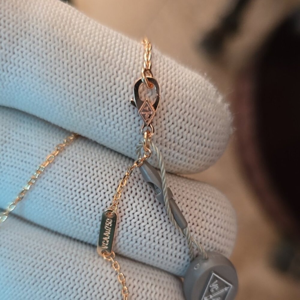 Van Cleef & Arpels Gold color chain and White Butterfly Necklace.   ..... - Picture 7 of 9